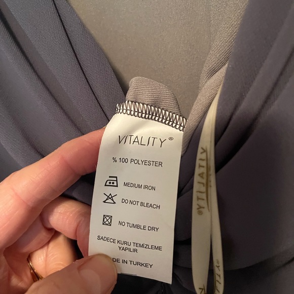 Beautiful grey chiffon part dress. Classy and elegant. - Picture 6 of 6